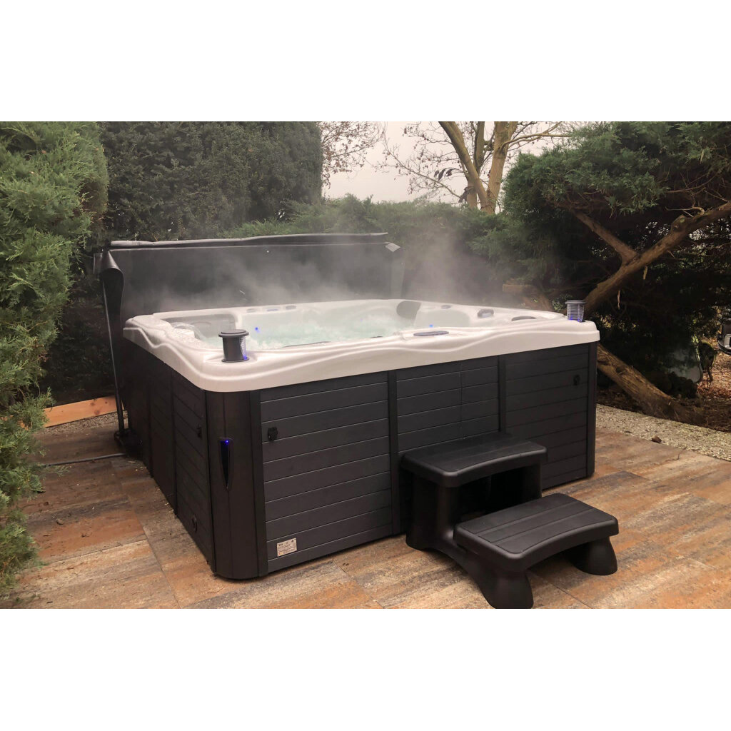jacuzzi waar stoom vanaf komt