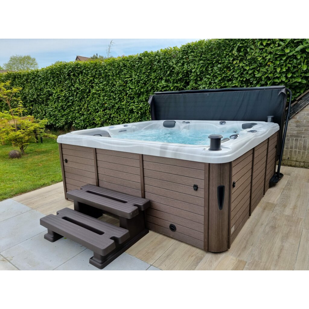 jacuzzi in tuin