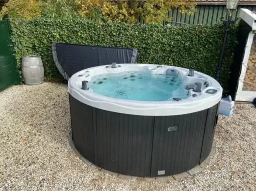 Fox spa cosmos ronde jacuzzi in tuin