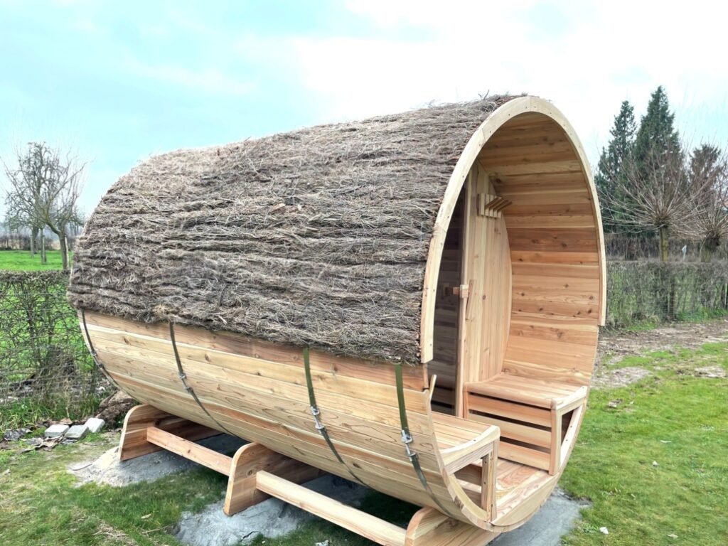 Barrelsauna met heidematten